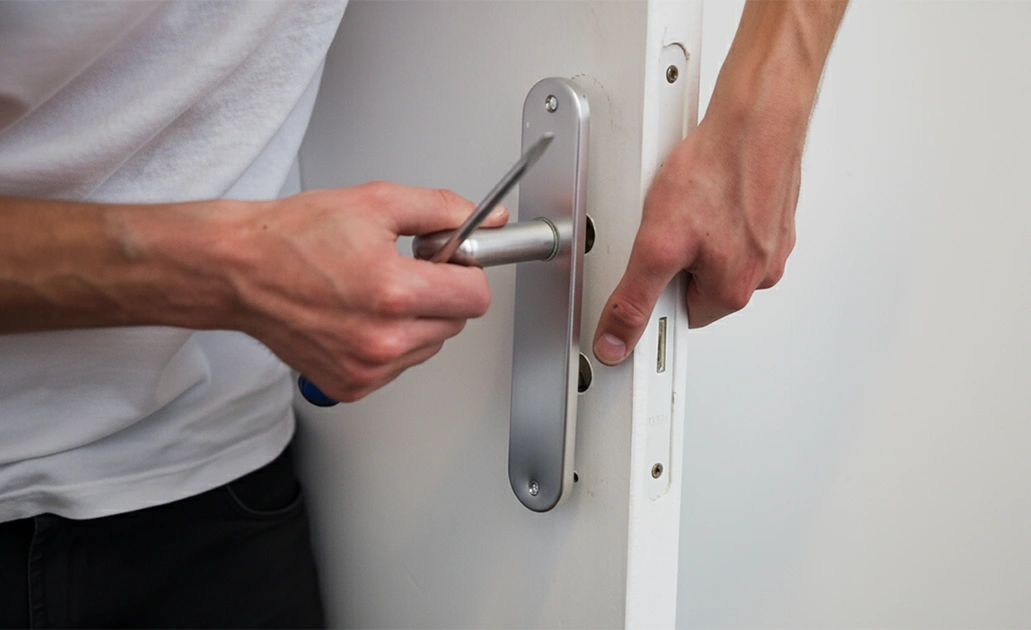 remplacer facilement serrure a encastrer